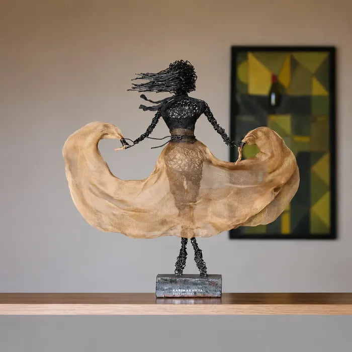 PoiseMuse – Handmade Wire Figurine