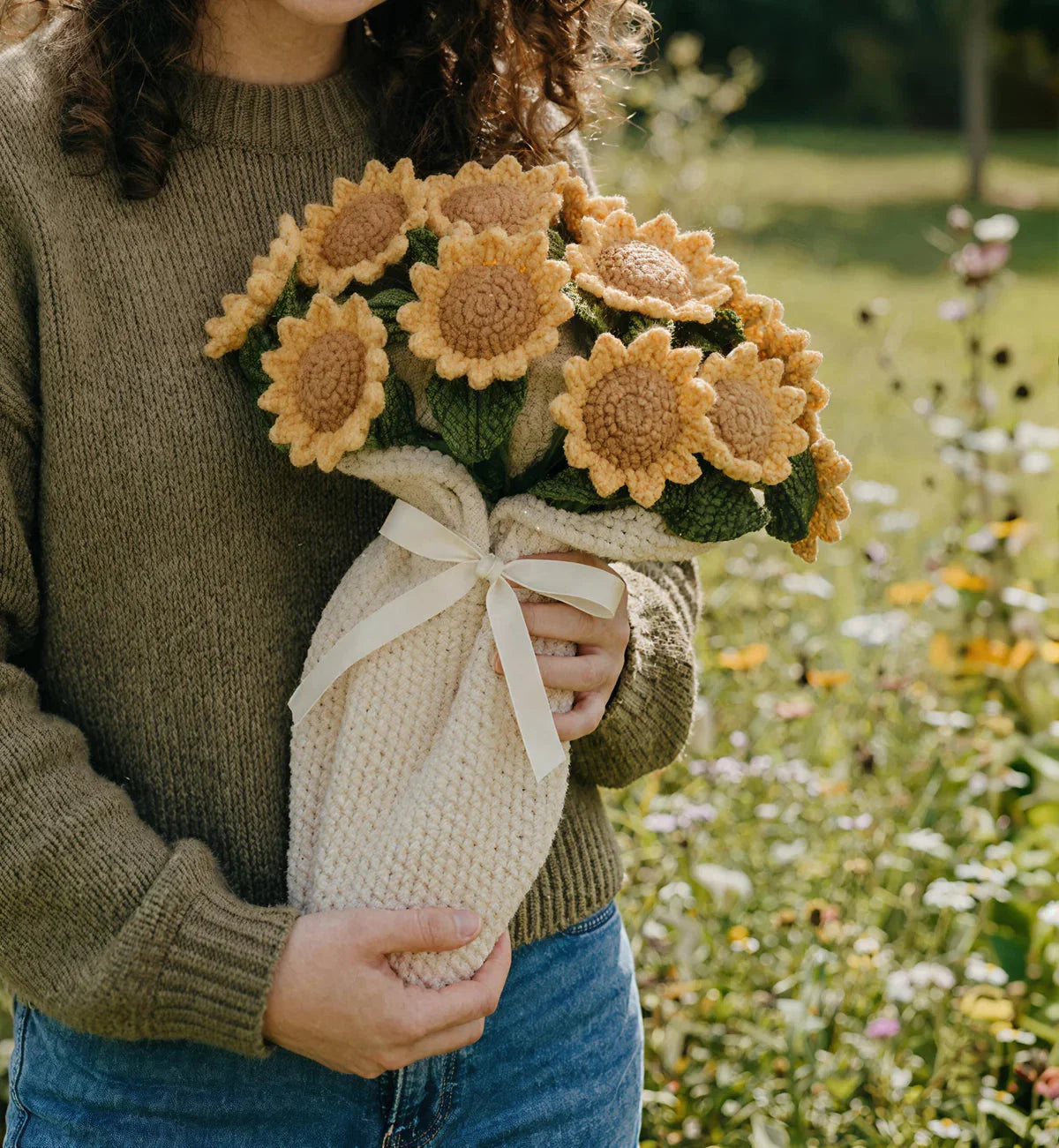 PetalWrap – Cozy Floral Blanket Bouquet