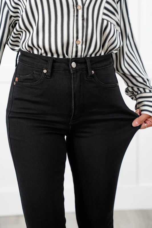 ChicContour – Figure-Flattering Dark-Wash Jeans