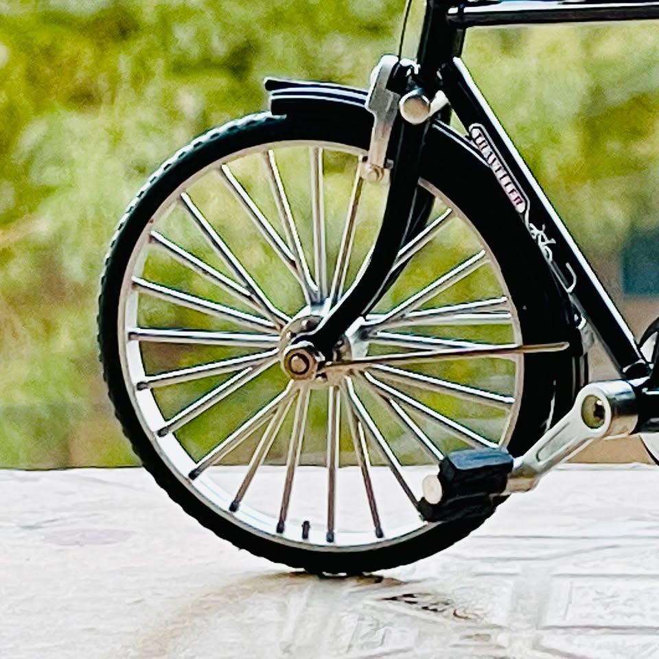 CycleCraft – Detailed Vintage Bicycle Display Model Toy
