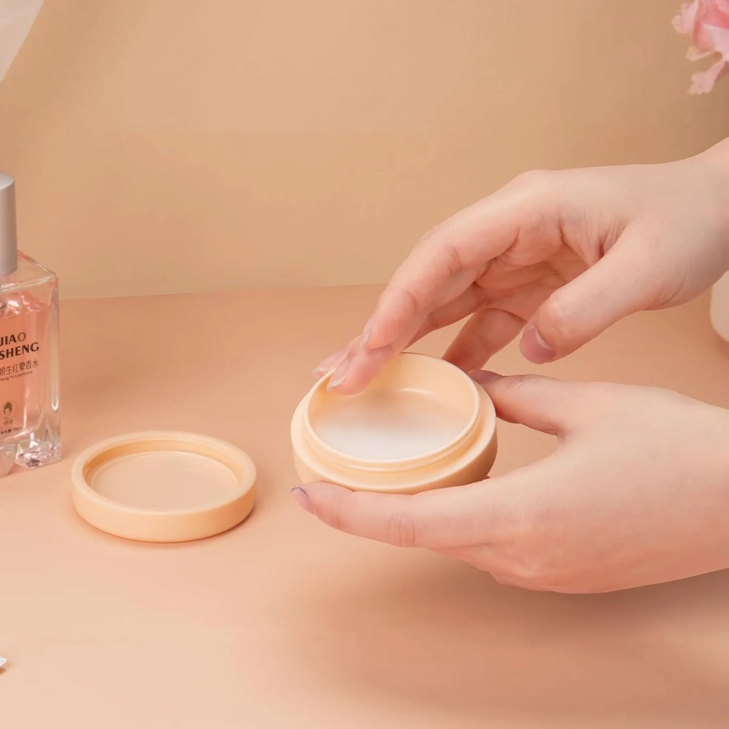 SnapVault – Magnetic Cosmetic Travel Container Set