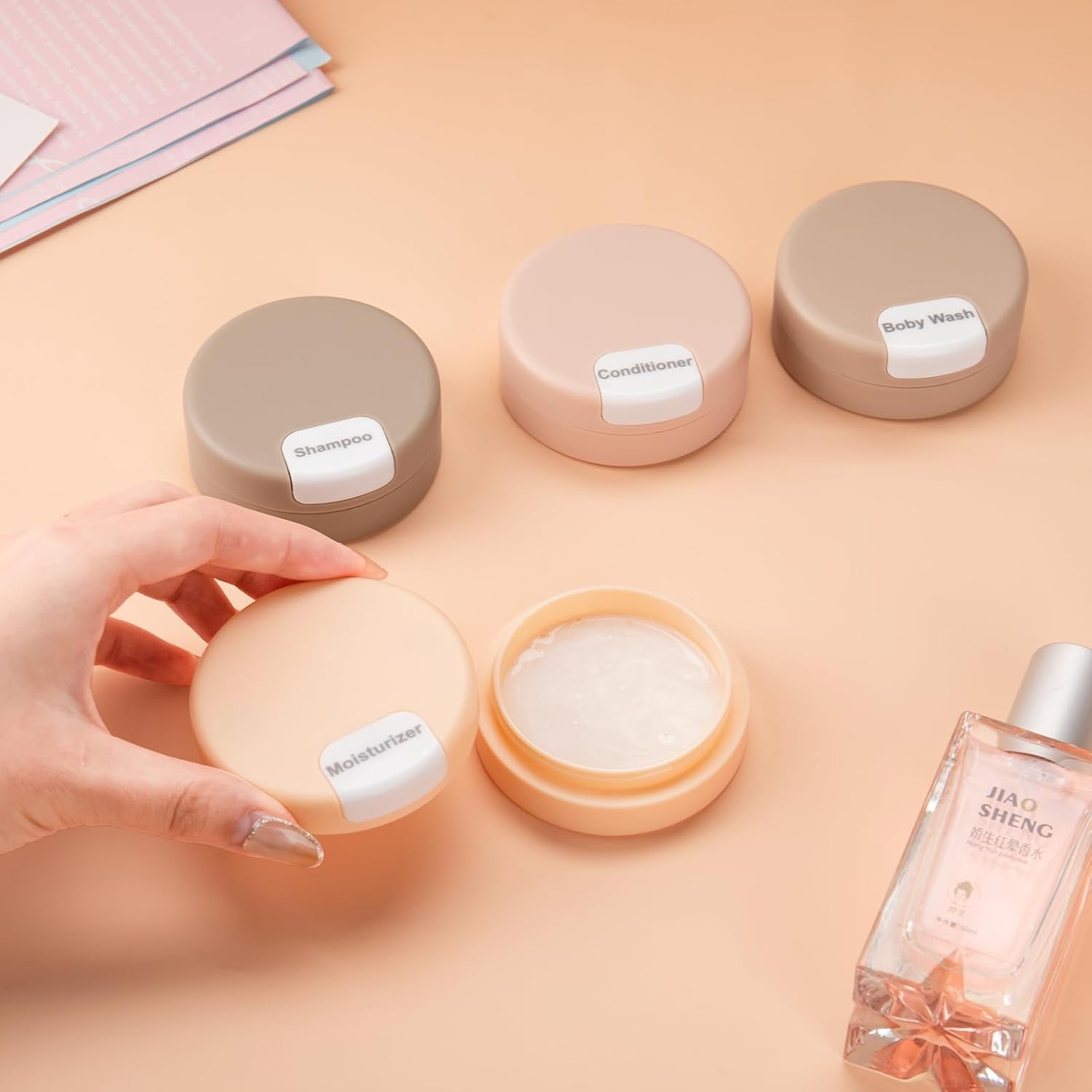 SnapVault – Magnetic Cosmetic Travel Container Set