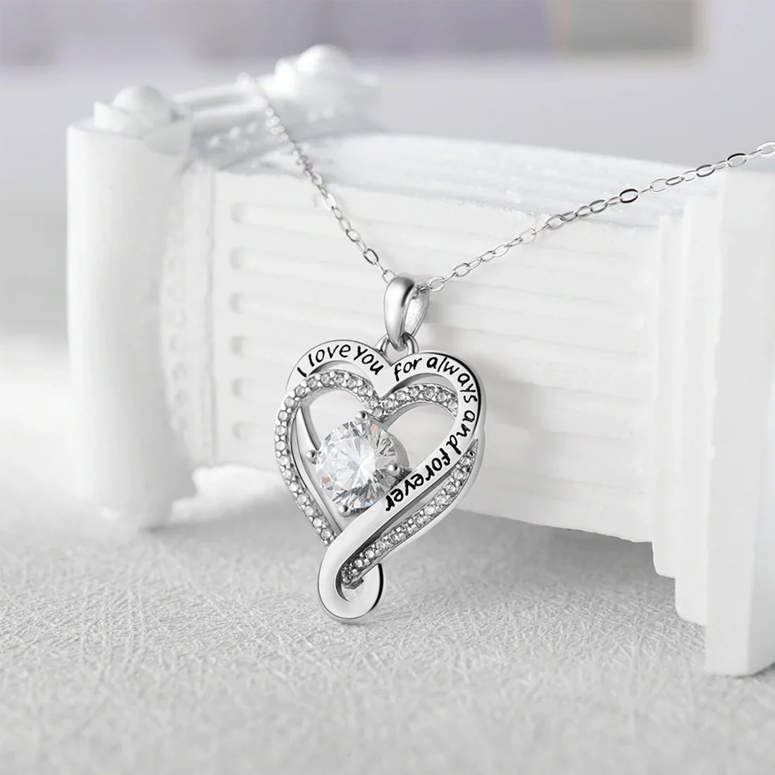 LoveCrest – Custom Loved Ones Name Necklace