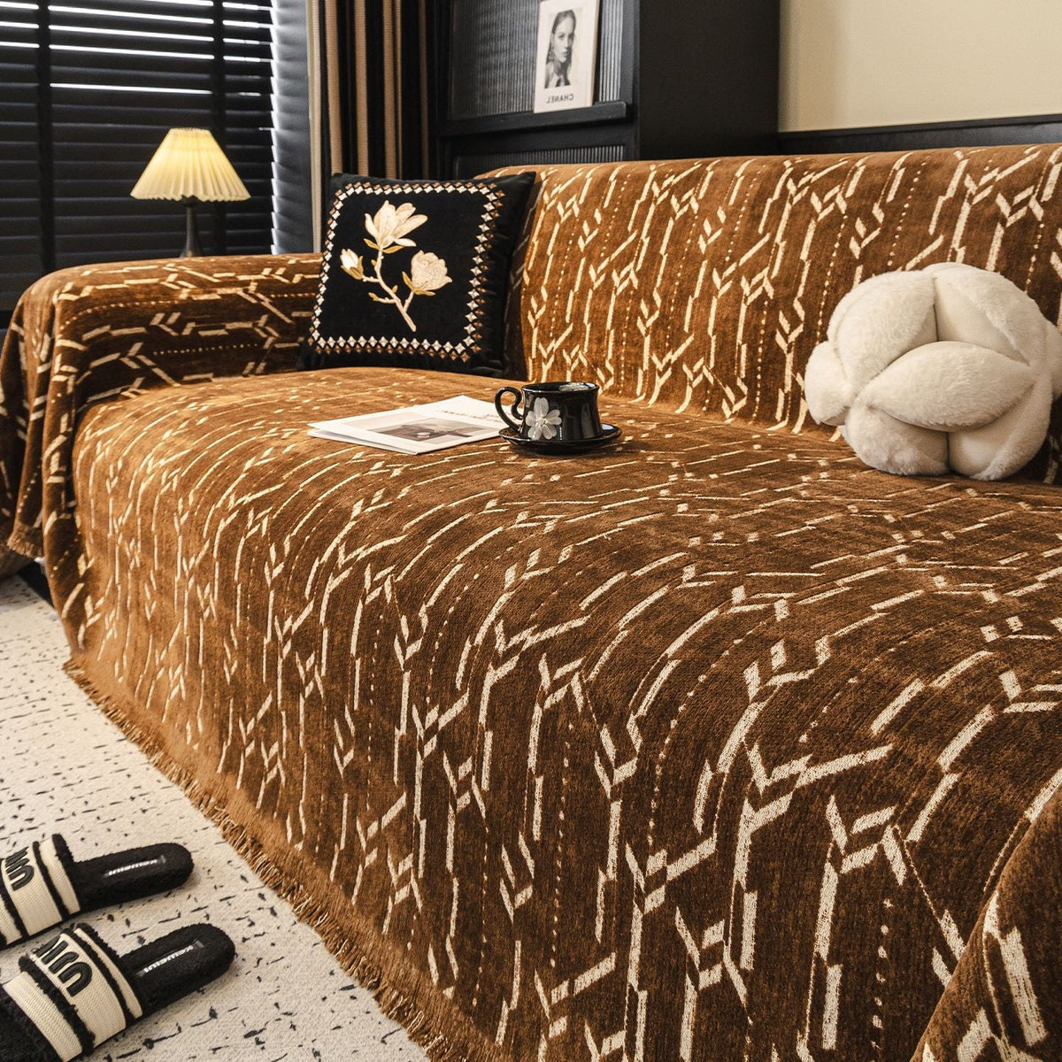 DrapeLuxe – Modern Chenille Sofa Protector