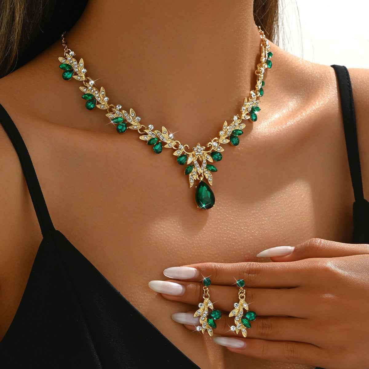 LustreDrop – Radiant Teardrop Necklace & Earrings