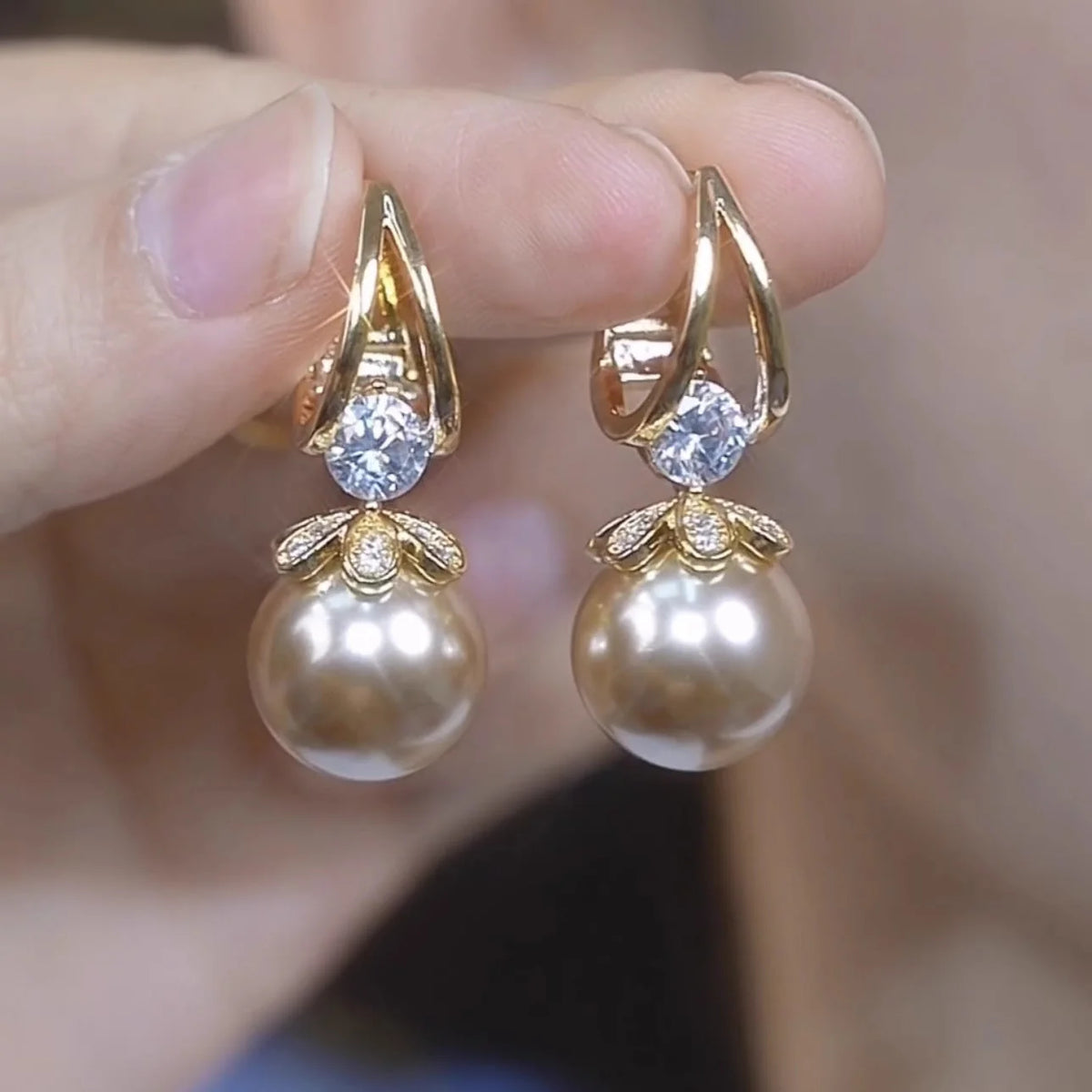 LumiPearl – Sparkling Pearl Huggie Earrings