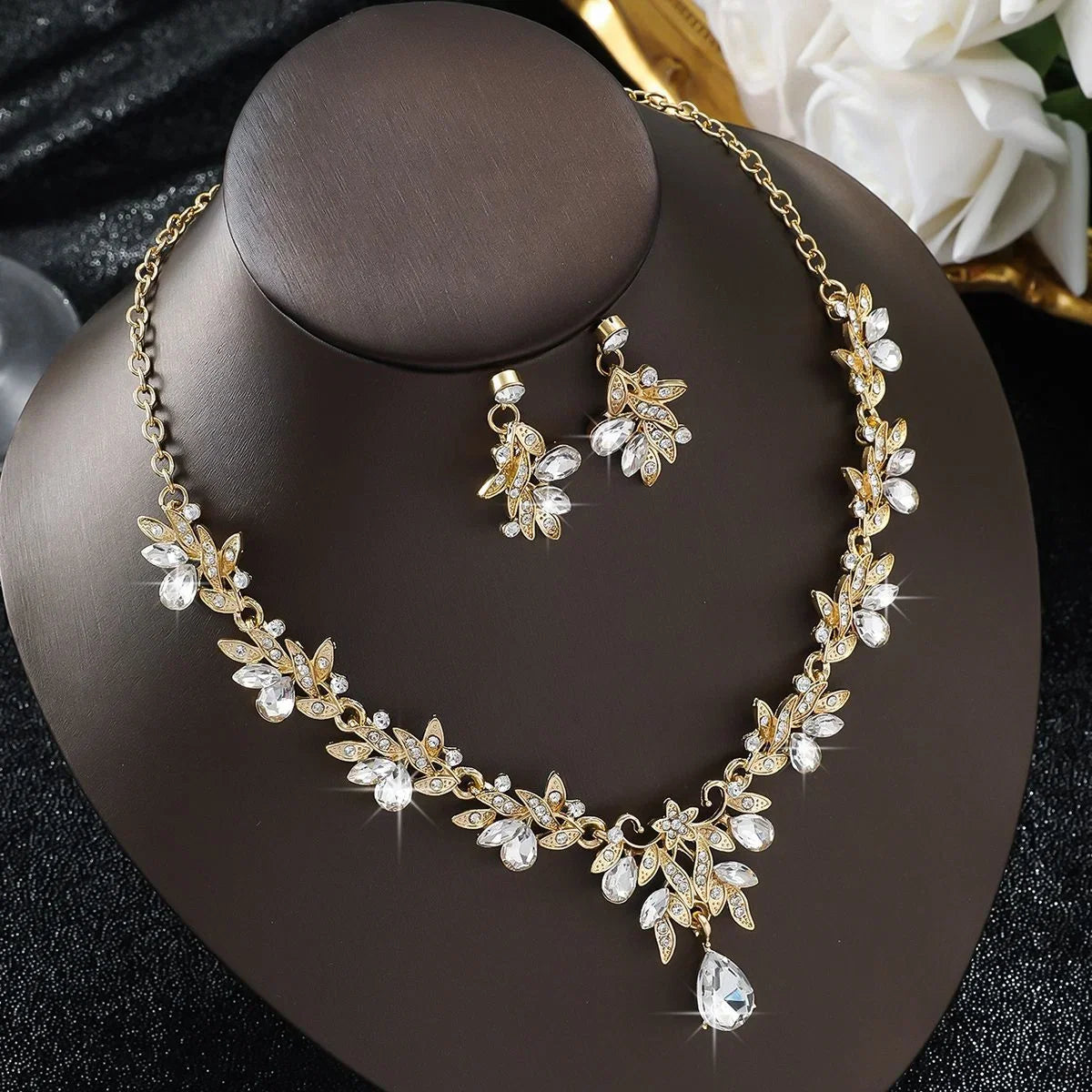 LustreDrop – Radiant Teardrop Necklace & Earrings