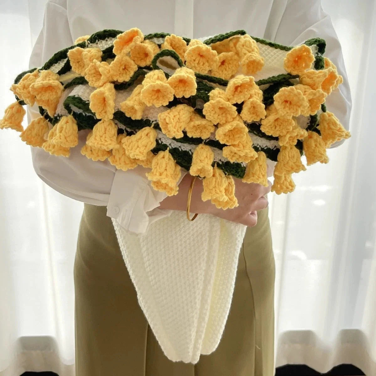 PetalWrap – Cozy Floral Blanket Bouquet