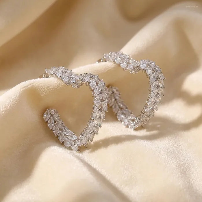LumiVine – Elegant Rhinestone Heart Dangle Earrings