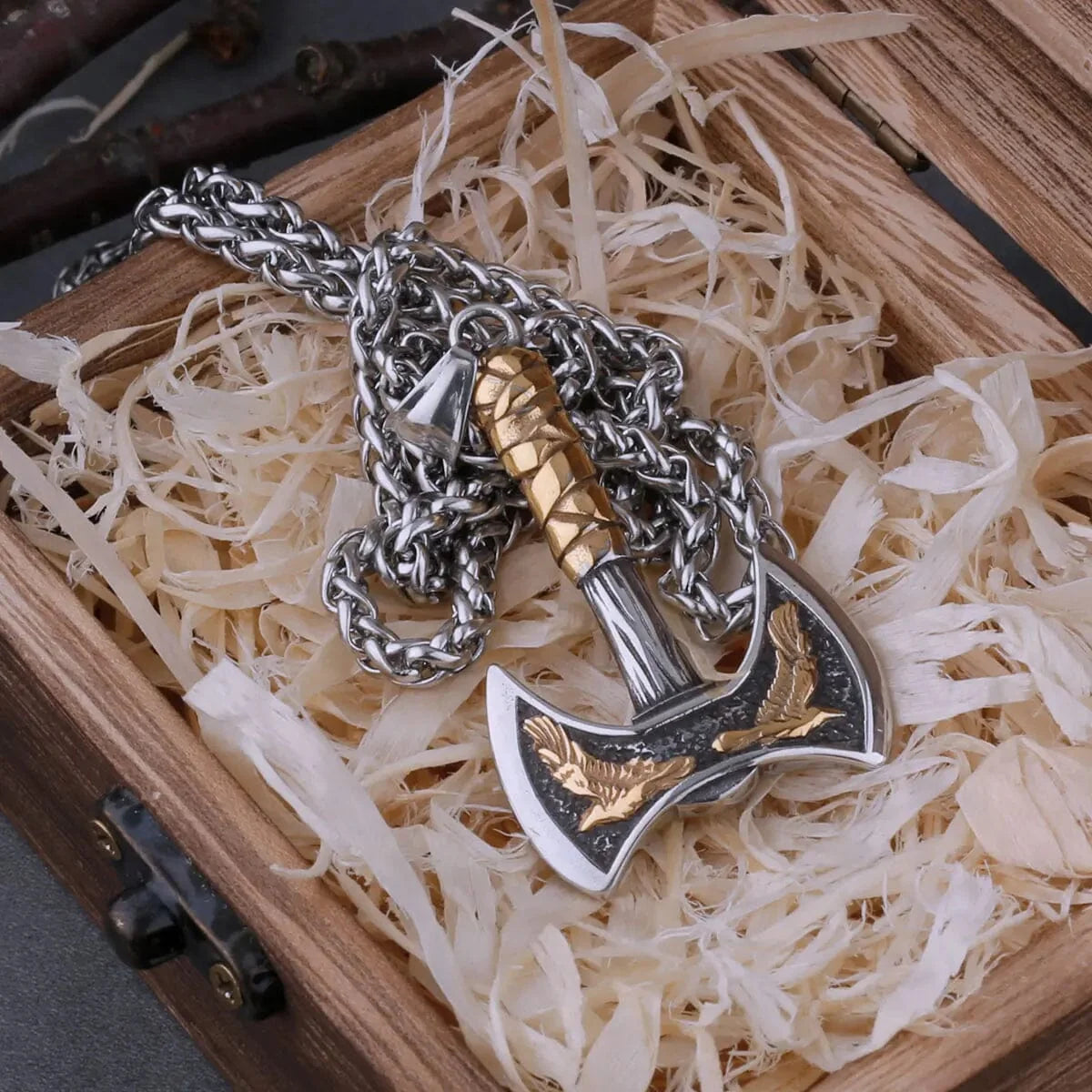 AxeValor – Elegant Norse Axe Necklace