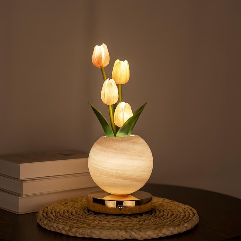 TulipGlow – Dreamy Floral Table Lamp