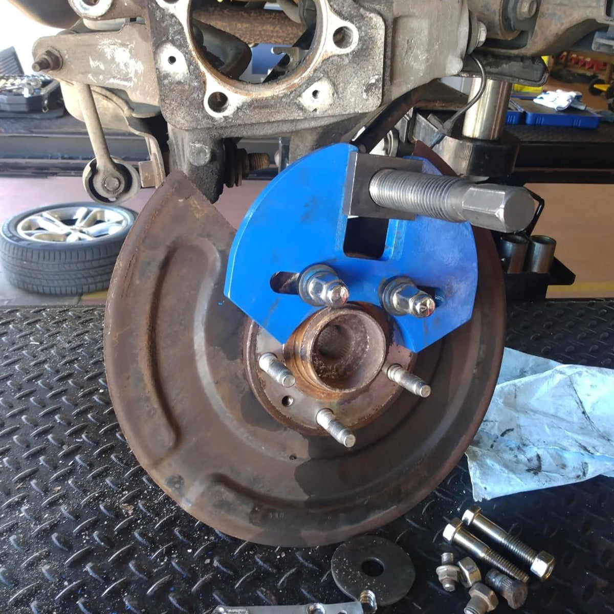 HubForce – Heavy-Duty Wheel Hub Removal Tool Set