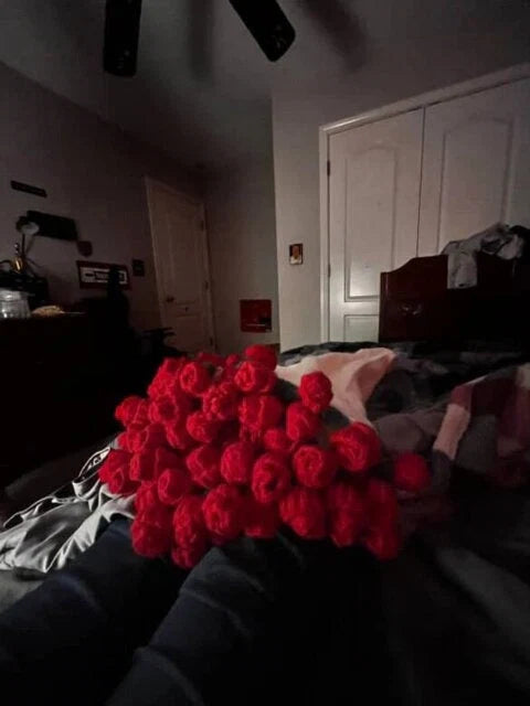PetalWrap – Cozy Floral Blanket Bouquet
