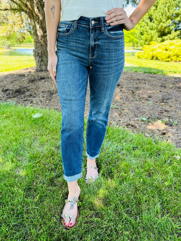 ChicContour – Figure-Flattering Dark-Wash Jeans