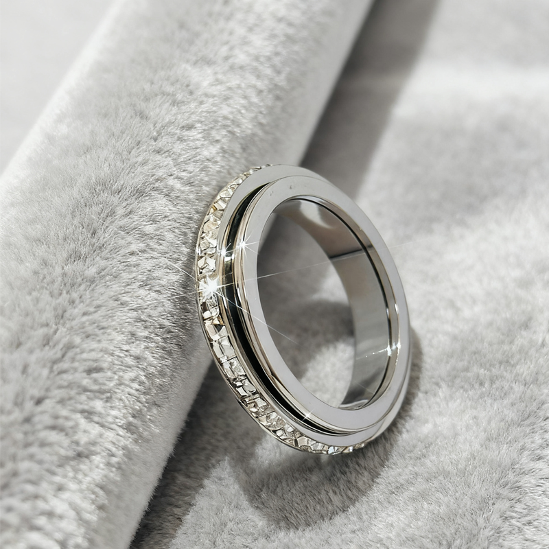 SpinLuxe – Titanium Spinner Ring with Zirconia